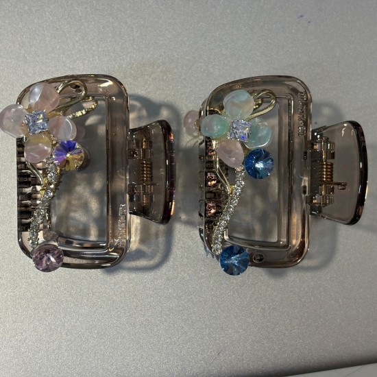 1-Pc RANDOM Colour Rectangular Shape Elegant Claw Clip Floral Detailing With Purple Gems For Hairstyle Transparent Enemal Design With Stylish Accessory For Girls And Women