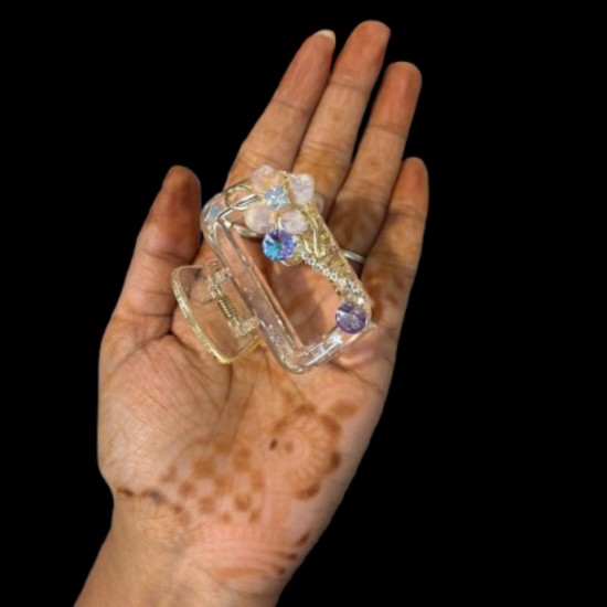 1-Pc RANDOM Colour Rectangular Shape Elegant Claw Clip Floral Detailing With Purple Gems For Hairstyle Transparent Enemal Design With Stylish Accessory For Girls And Women